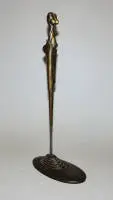 Paul Wunderlich, stele a piramide a gradoni, scultura in bronzo del 1994 con prospetto originale