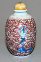 神兽纹瓷鼻烟壶，中国约1900年