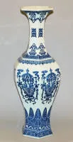 装饰性青花地瓶，中国，20世纪末