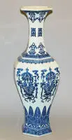 Vaso da terra decorativo blu e bianco, Cina, fine XX sec.