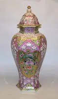 Grande vaso con coperchio da collezione di famiglia Thurn und Taxis, porcellana cinese da esportazione in stile Yongzheng