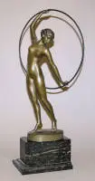 Otto Schmidt-Hofer, "Ringdanserinde", bronzeskulptur omkring 1900 på elegant marmorsokkel (H 47 cm)