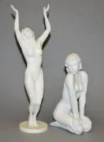 Astrid Begas《渴望》，为 Rosenthal Selb 1939 年设计的瓷器雕塑，以及 Friedrich-Gronau《跪者》，classic rose 复刻版