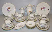 Porcelæns-kaffeservice "Rocaille" med blomster til 12 personer, KPM, Berlin, 1. sortering