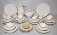 Porcelæns-teservice "Urbino" med lyserødt bånd til 10/12 personer, KPM, Berlin, 1. sortering
