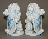 两件巴伐利亚狮子带纹章盾牌桌面摆件,Nymphenburg 20世纪