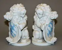 To bayerske løver med våbenskjold som bordpynt, Nymphenburg 20. årh.