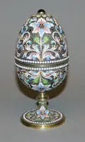 Russisk cloisonné-æg med slyngende liljer, sandsynligvis 2. halvdel af 1900-tallet
