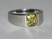Ring med Mali-granat, platin
