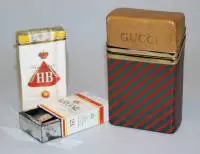 Портсигар Gucci та шовковий шарф Hermès