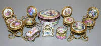 十件法国小瓷装饰品，均为利摩日20世纪