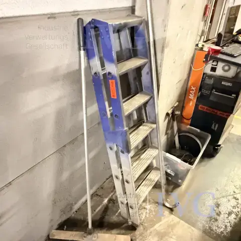折叠梯