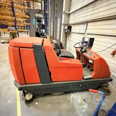 Feiemaskin med førersete HAKO Hakomatic B 1100