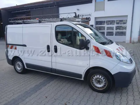 1 Renault Trafic II dCi 90