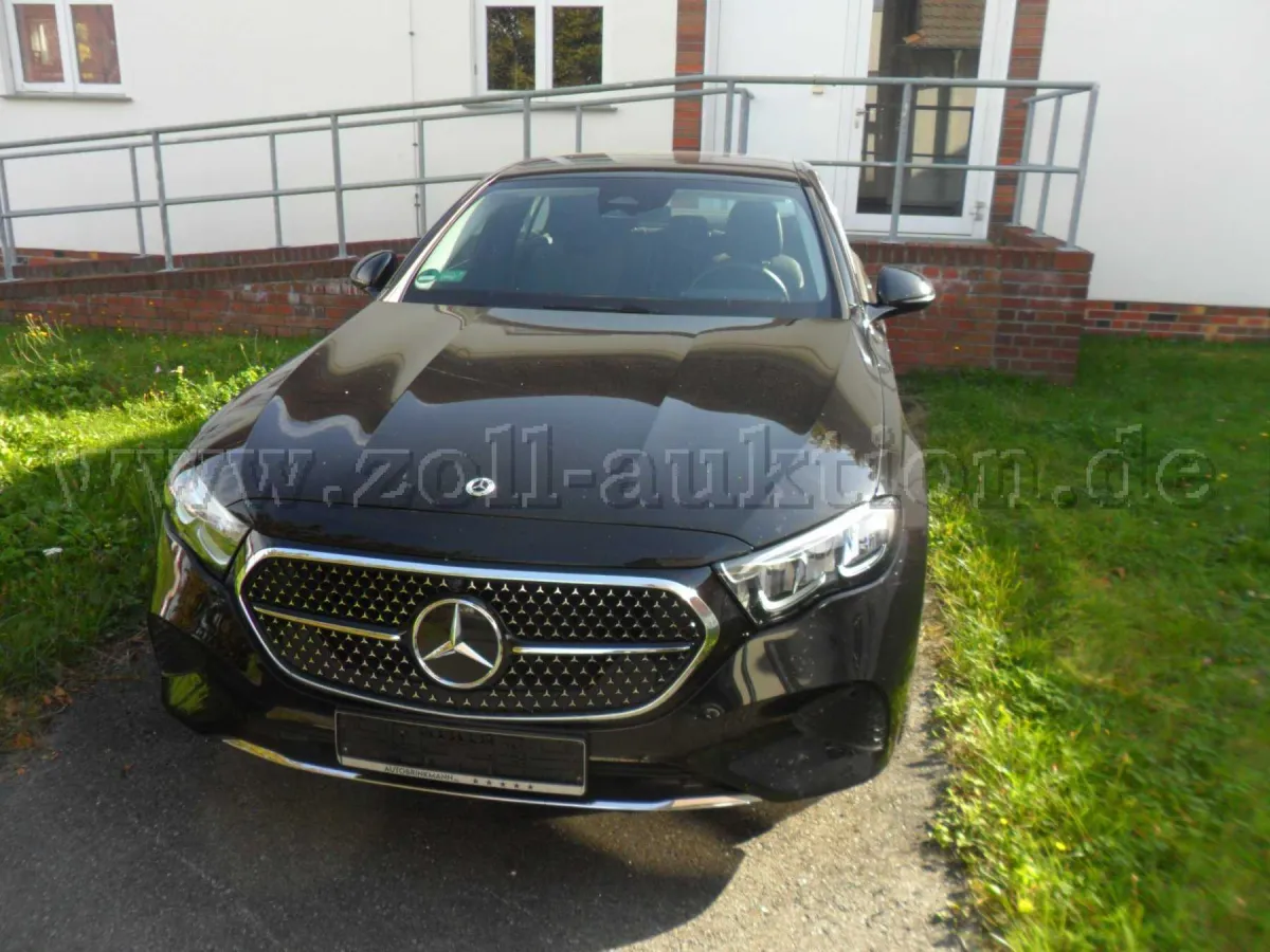 1 辆 Mercedes-Benz E 轿车 300 e Avantgarde Advanced