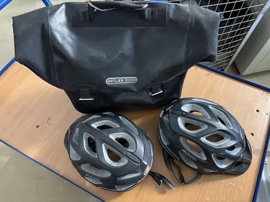 Ortlieb自行车包 + 2个Alpina自行车头盔