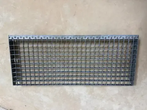 18 buc. trepte metalice de scară