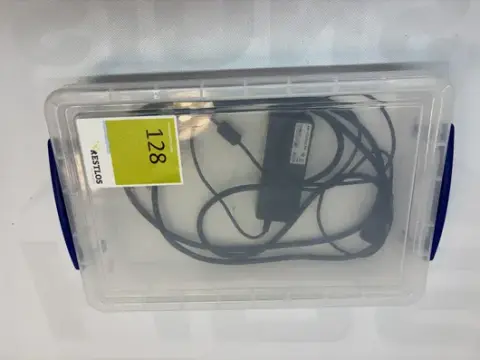 Caja de almacenamiento + fuente de alimentación Meanwell GST60A18-LCR1