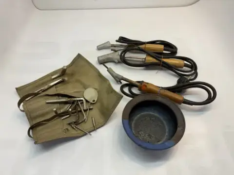Unelte vintage / ciocane de lipit etc. - defecte