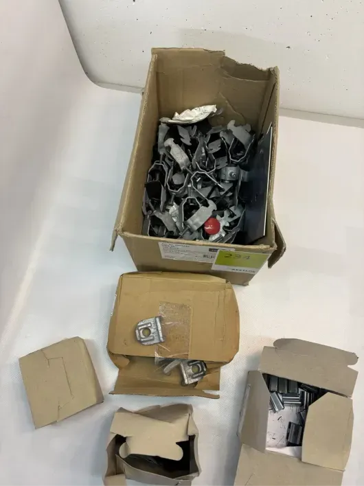 HBS28管夹及RICO材料一批