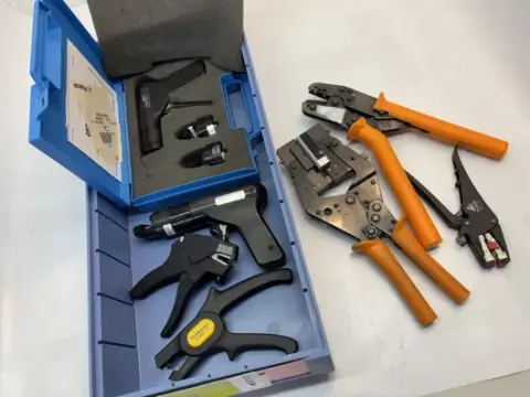 电工钳具套装 – 剥线/压接/安装钳