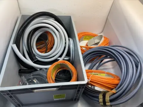 Lot furtun izolant și protecție muchii