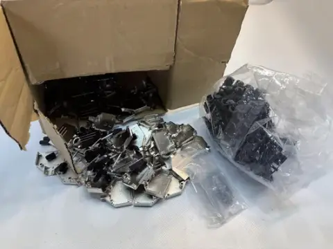 Carcasă SUB-D din metal plin DTZK15, UNC 4-40
