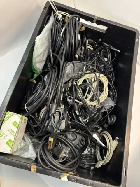 Lot cabluri USB/HDMI și alte cabluri