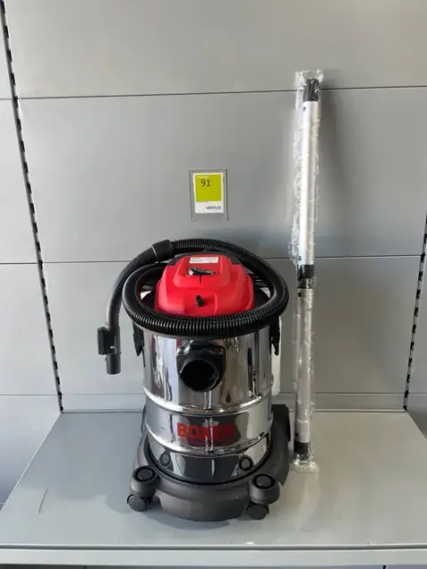 Aspirator umed/uscat cu accesorii pentru curățarea covoarelor