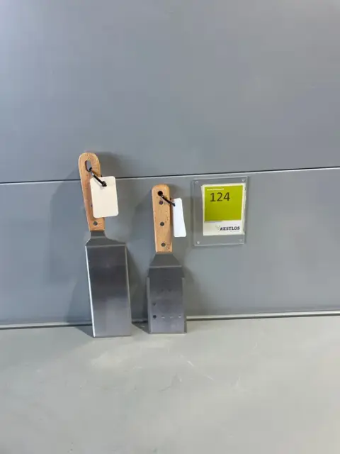 Grillikääntimen sarja puukahvalla