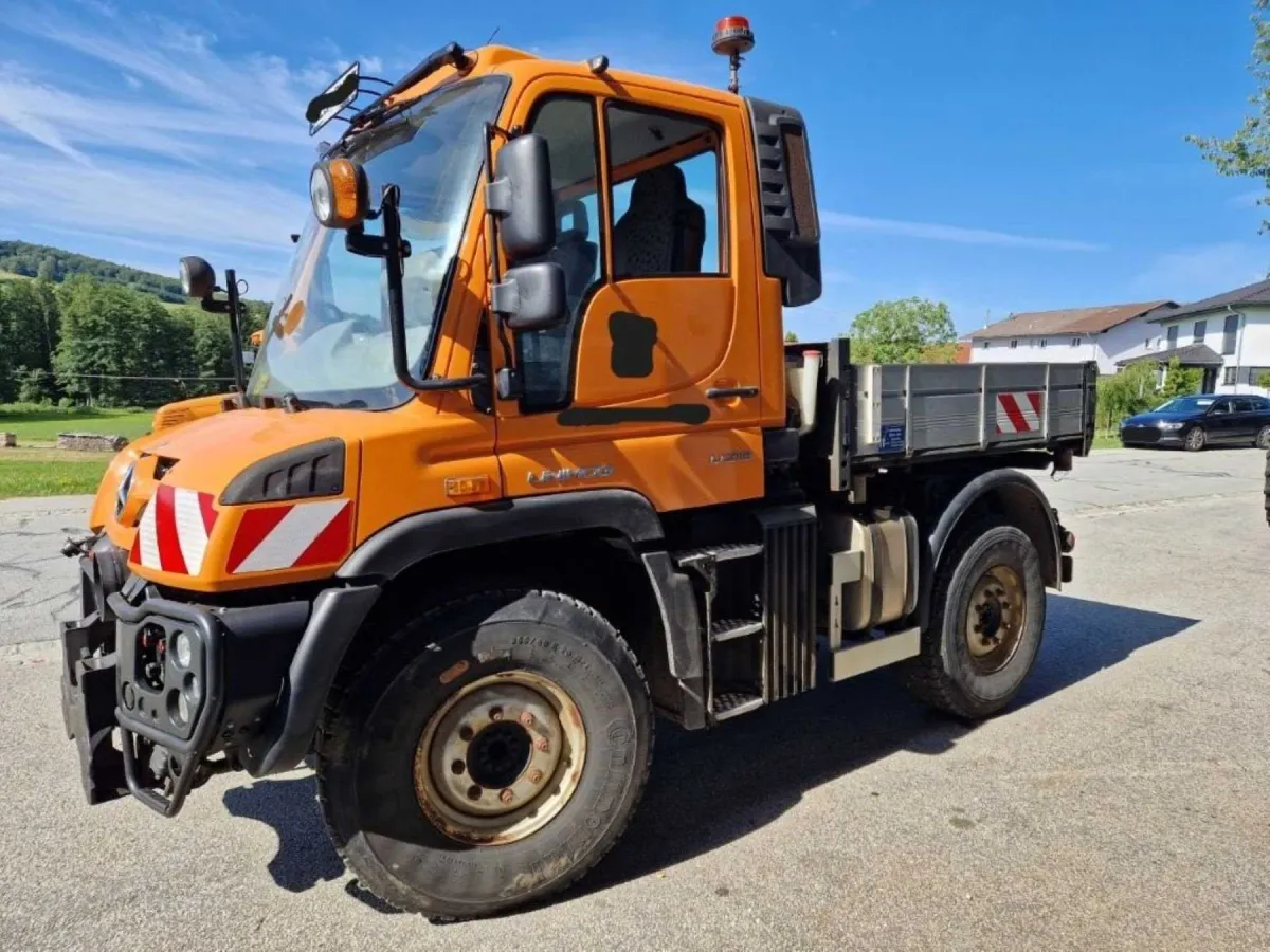 1 Mercedes-Benz Unimog U218