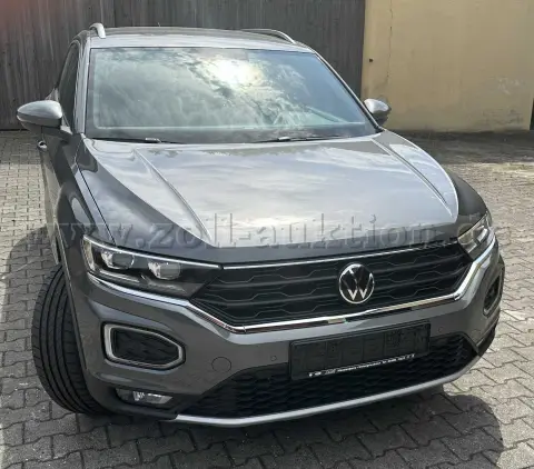 سيارة فولكس فاغن T-Roc 2.0 TDI SCR 4-Motion DSG واحدة