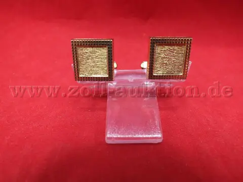 2 对 333/- 黄金袖扣