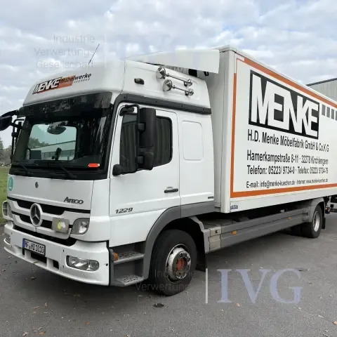 DAIMLER Atego 1229 L 封闭厢式卡车