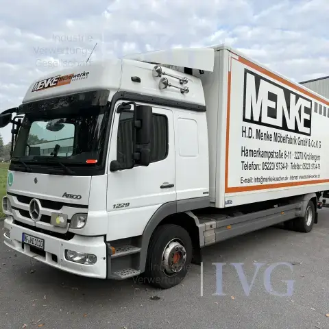 Camión de caja cerrada DAIMLER Atego 1229 L