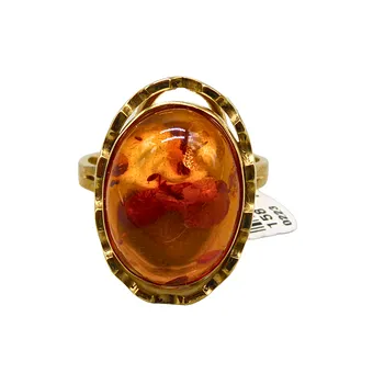 Ring i 333 guldkorat med rav.