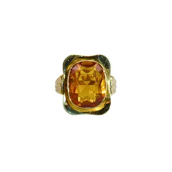 333黄金戒指镶嵌大号枕形黄水晶