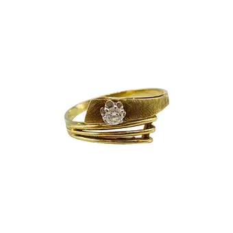 Ring af guldkorn med diamant.