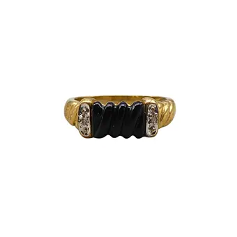 Ring af 333 guldbelæg med onyx og indfattede sten