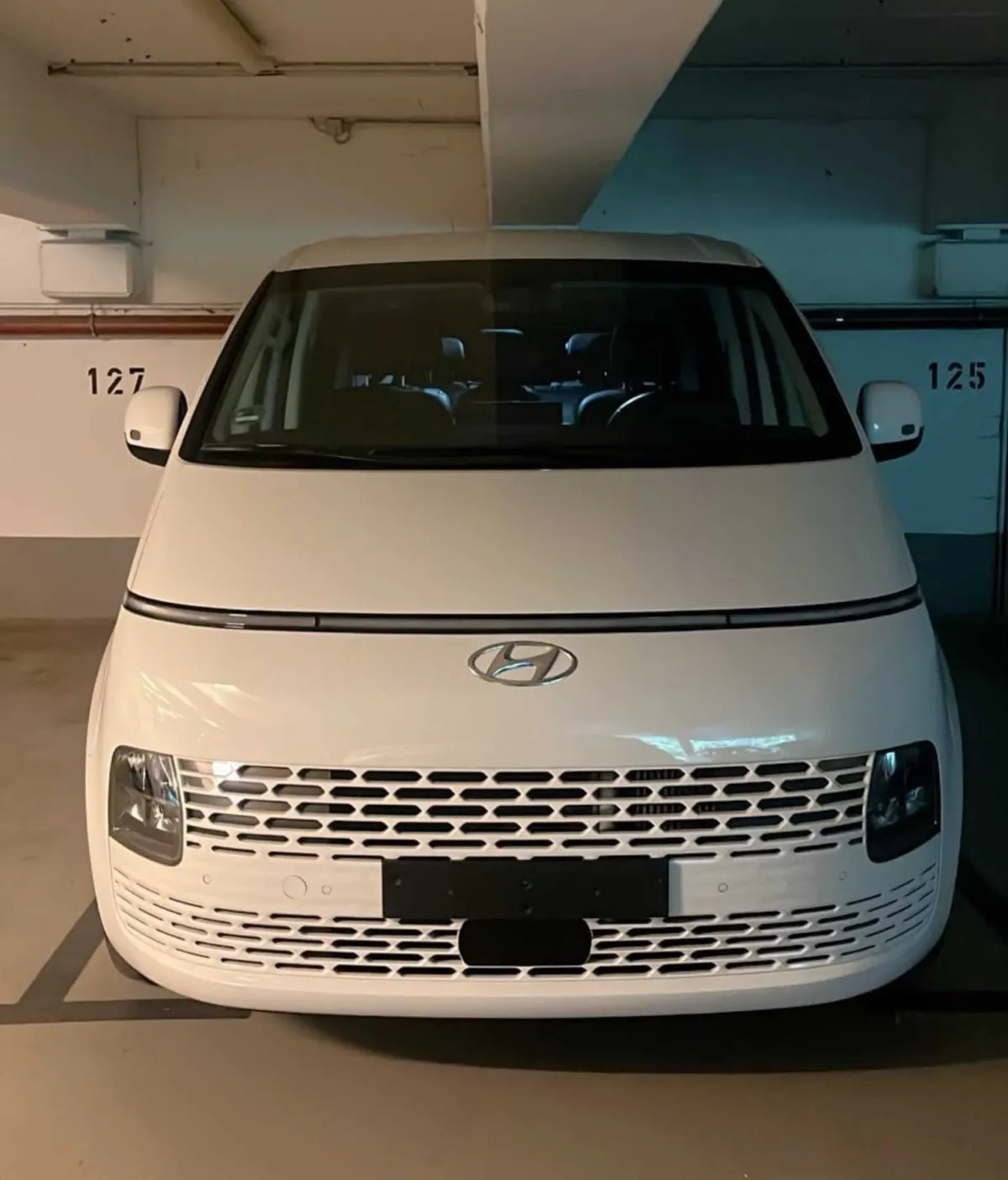 1 Hyundai Staria Prime