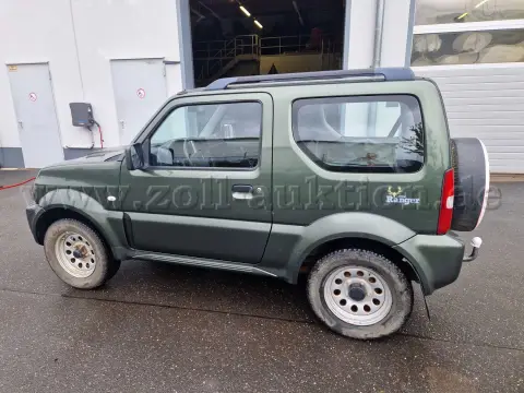1 سيارة Suzuki Jimny Ranger مع مقطورة صغيرة Heinemann كحزمة