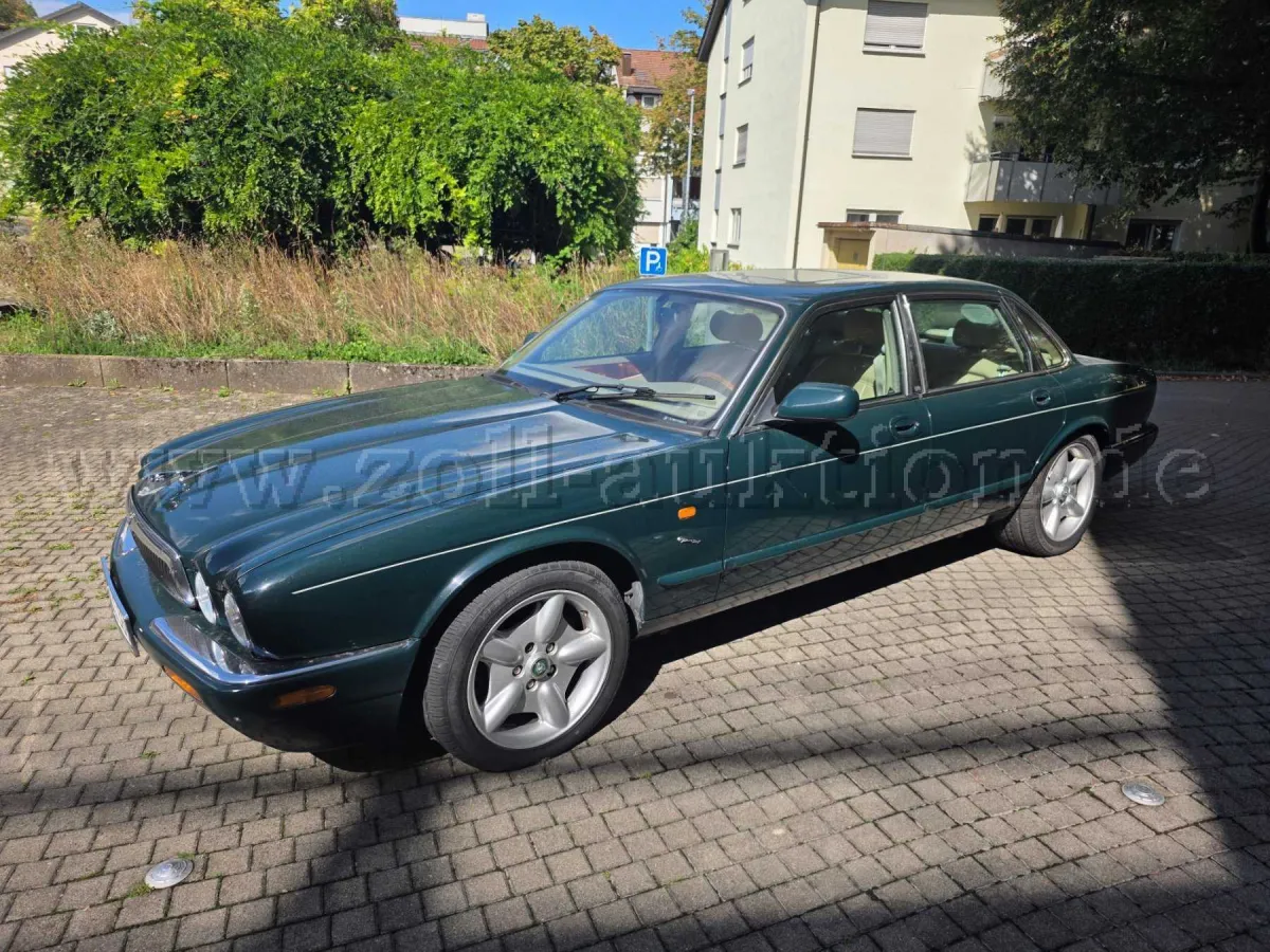 1 Jaguar XJ8 X308 4.0 Souvereign