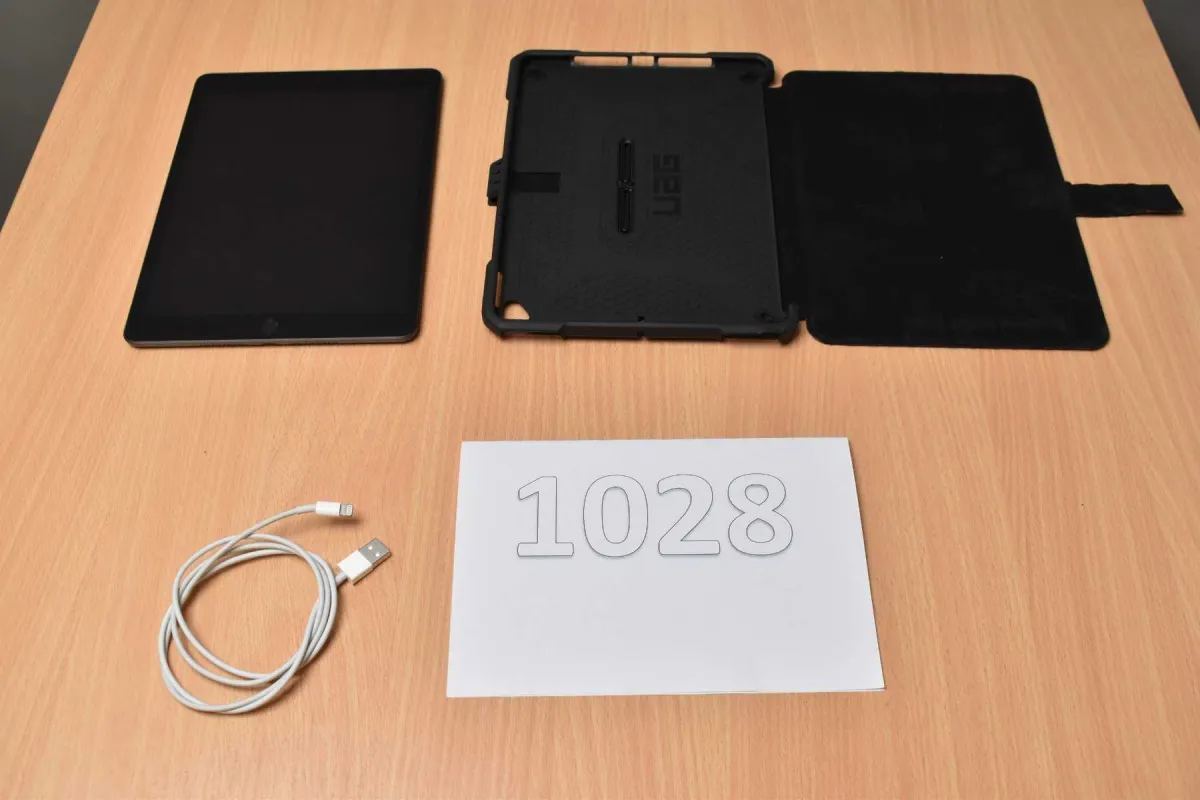 1台 Apple iPad 第7代 A2197 32 GB 10.2英寸（25.91厘米）