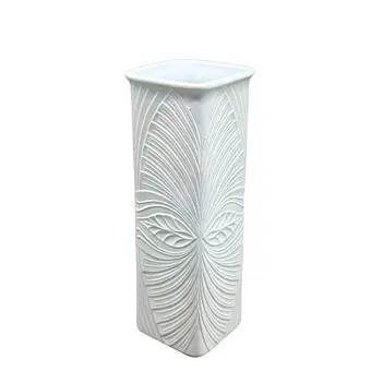 Designervase af porcelæn.