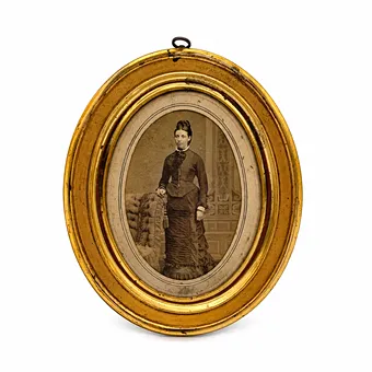 古董椭圆形肖像画 19 世纪 1850–1890 比德迈至帝国时期。