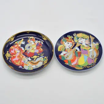 Björn Wiinblad. Rosenthal Germany, 2 pyntetallerkener: Orientalsk nattmusikk, motiv 2 + Trollhester IV, porselen, omkring 1970-tallet.