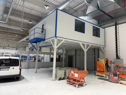 Instalație modulară din containere