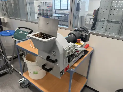 Laboratóriumi malom (laboratóriumi törő) Retsch DM200