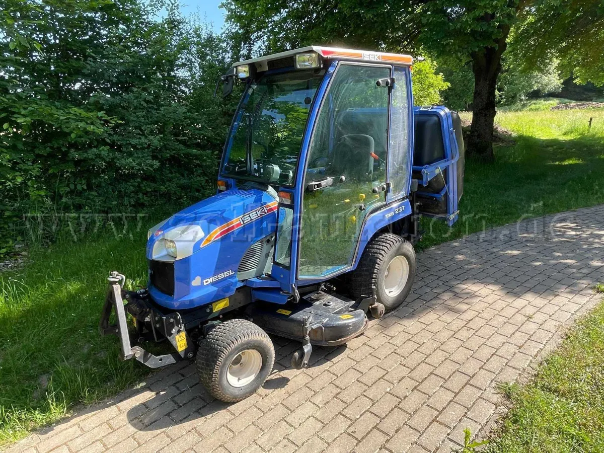 1 ISEKI TXG 237 A 紧凑型拖拉机，含割草机和集草装置