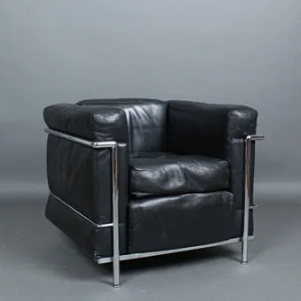 Pierre Jeanneret & Charlotte Perriand。Cassina，扶手椅 / 休闲椅，型号 'LC2'，钢，皮革，设计 1928